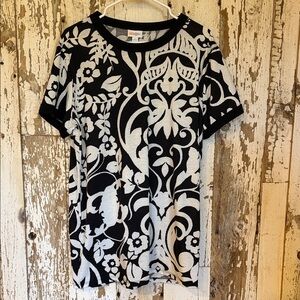 LuLaRoe Black and White Floral Short Sleeve Top
